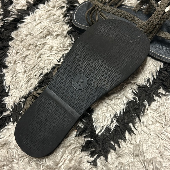 Sandals - Picture 4 of 4